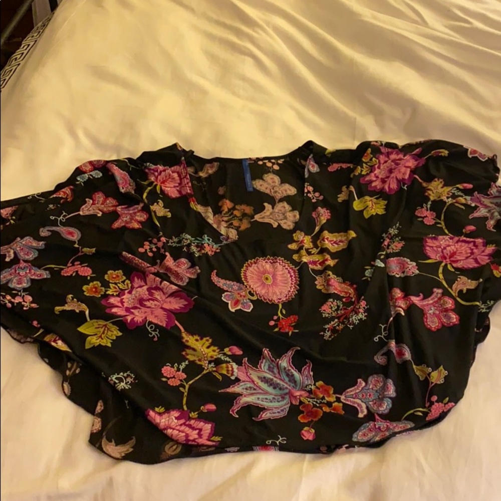 Funky flutter-sleeved too
